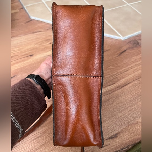 Patricia Nash tooled leather crossbody bag - Picture 5 of 8